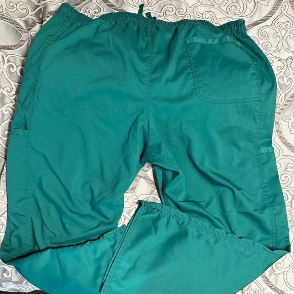 Hunter Green full scrub set - Picture 4 of 11